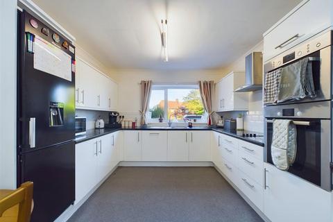 3 bedroom detached bungalow for sale, Southsea Road, Flamborough