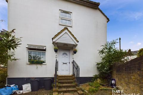 2 bedroom semi-detached house to rent, The Street, Rochester