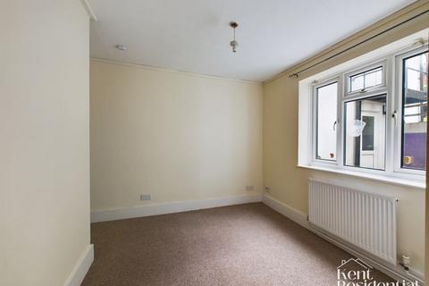 1 bedroom flat to rent, New Road, Chatham