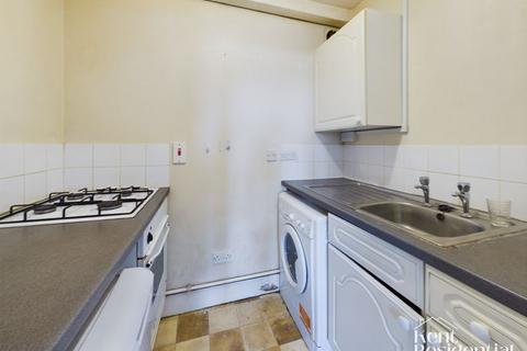 1 bedroom flat to rent, New Road, Chatham