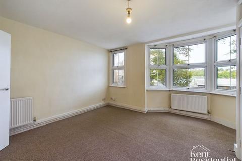 1 bedroom flat to rent, New Road, Chatham