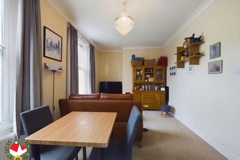 Flat 3, 7 Spa Road, Gloucester, GL1 1UY