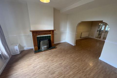 2 bedroom terraced house to rent, Heaton Road, Lostock