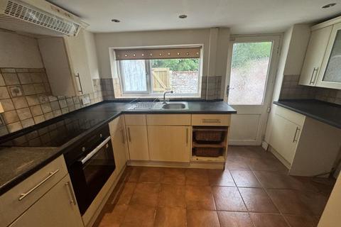 2 bedroom terraced house to rent, Heaton Road, Lostock