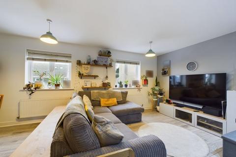 2 bedroom coach house for sale, Round Ring Gardens, Penryn - Coach house with garden and garage