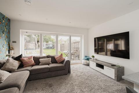 48 Taylor Road, Ashtead, KT21 2HY