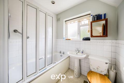13 Hall Close, Stoneleigh, Coventry, CV8 3DG