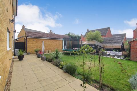 5 bedroom detached house for sale, Tydeman Close, Bedford MK41