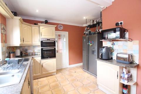 4 bedroom semi-detached house for sale, Wolverhampton Road, Kingswinford DY6