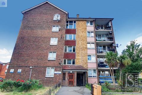 2 bedroom flat for sale, Chilton Grove, London, SE8 5DX