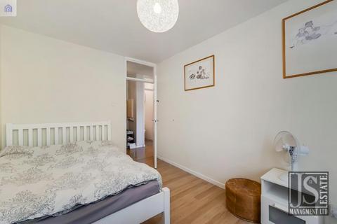 2 bedroom flat for sale, Chilton Grove, London, SE8 5DX