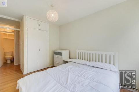 2 bedroom flat for sale, Chilton Grove, London, SE8 5DX