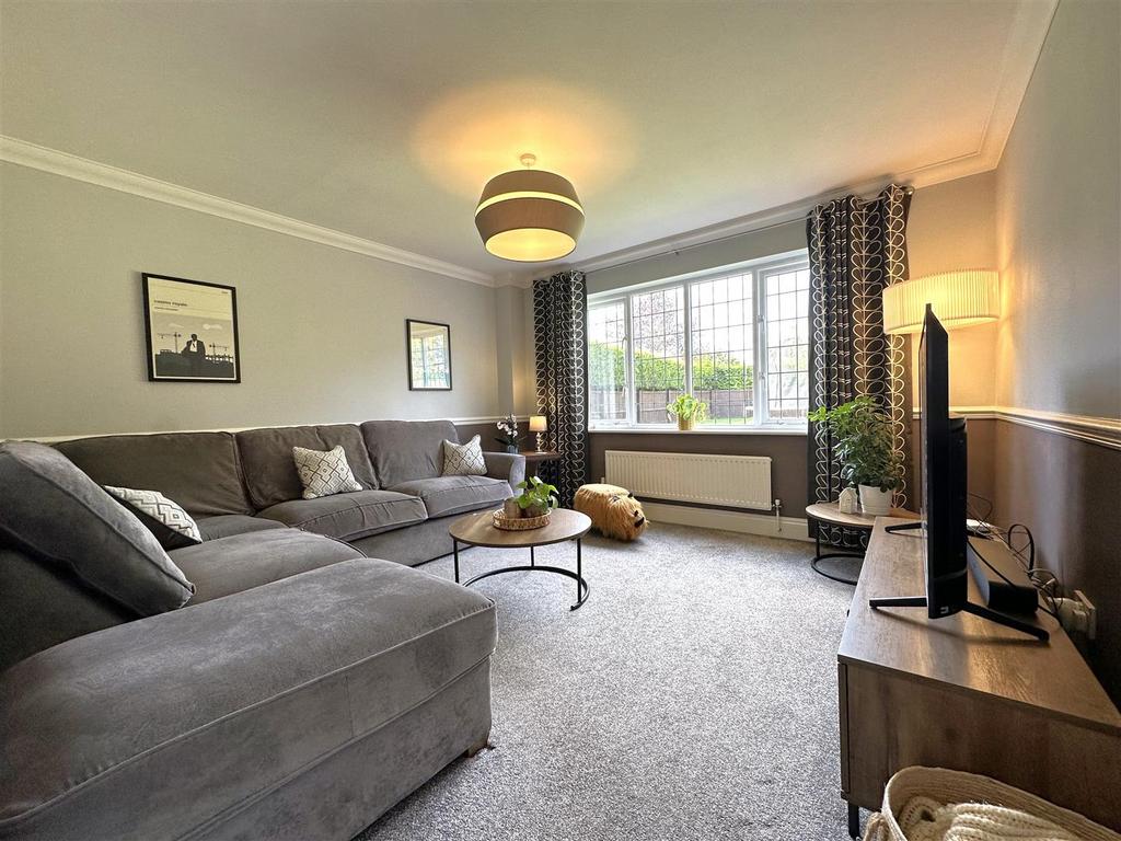 Sitting Room 482