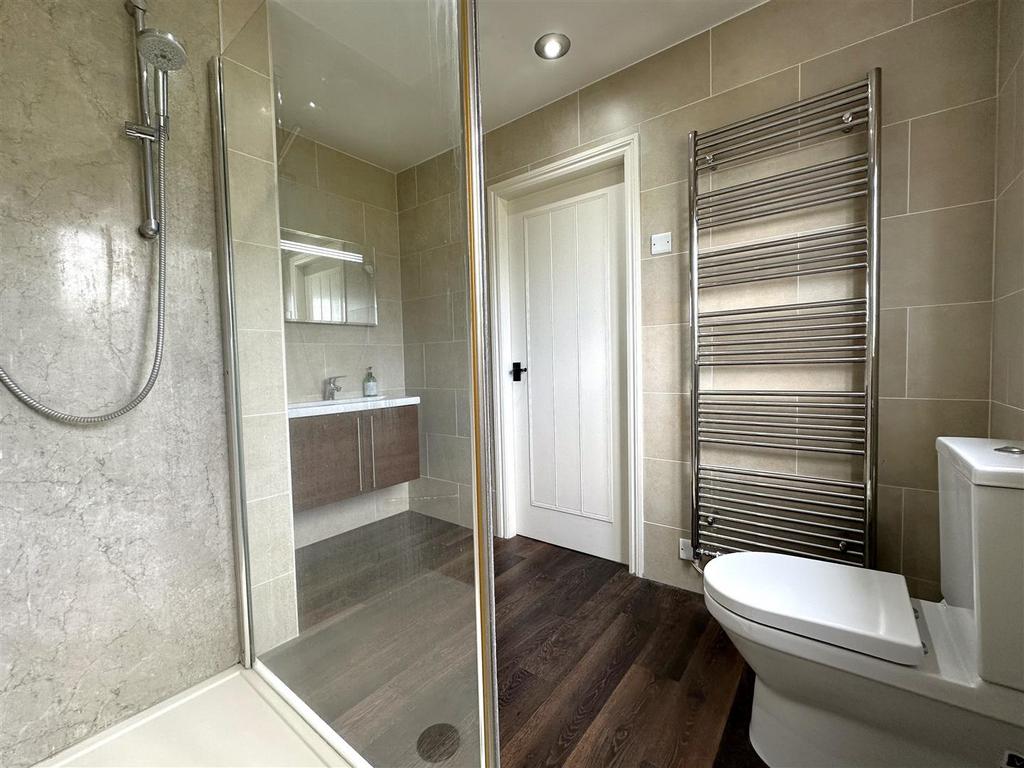 Luxurious En-Suite Shower Room 408