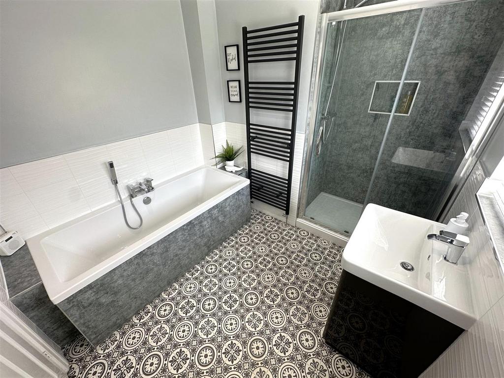 Stunning Family Bathroom 414