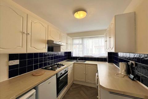 2 bedroom apartment to rent, Westcliff on Sea SS0