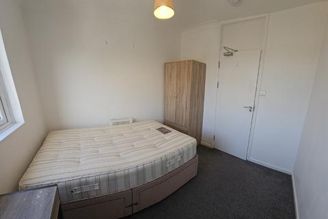 1 bedroom in a house share to rent, Tasman Close, Stanford-le- hope SS17