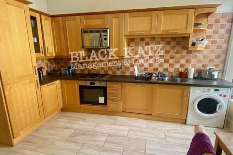 3 bedroom flat to rent, SW1V