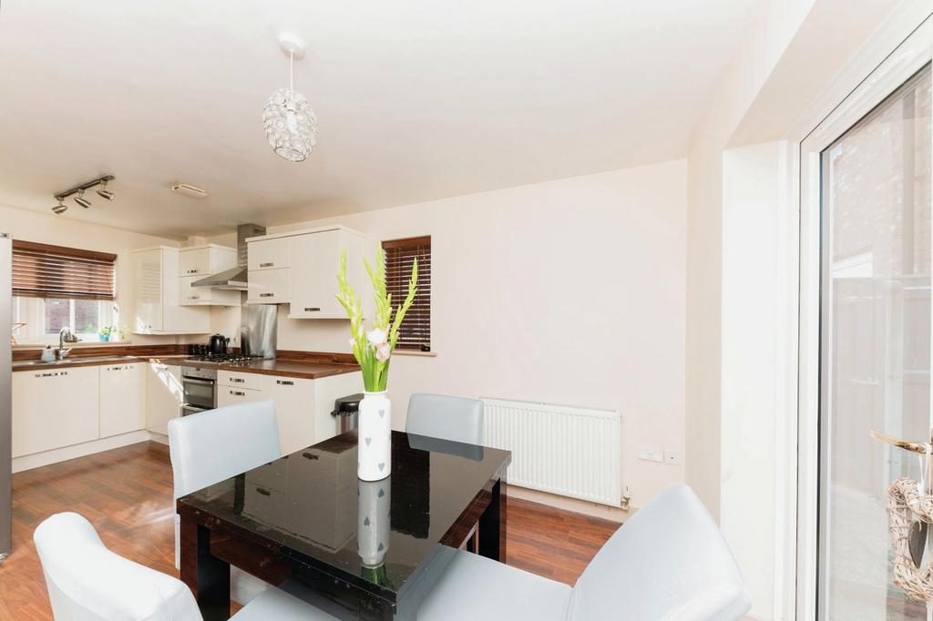 Kitchen/Dining Area