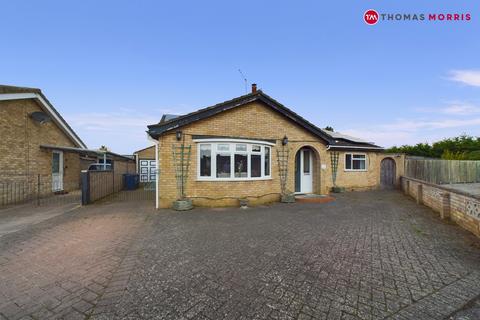 4 bedroom bungalow for sale, Meadow Way, Huntingdon PE28