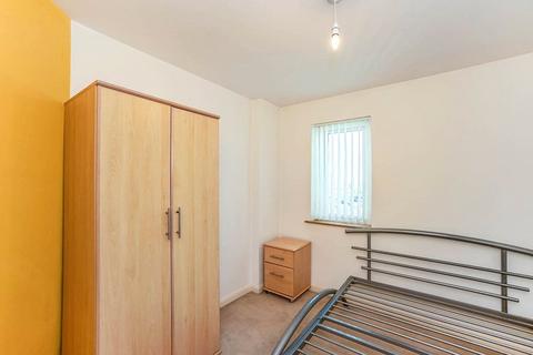 2 bedroom flat to rent, Greens End, London SE18