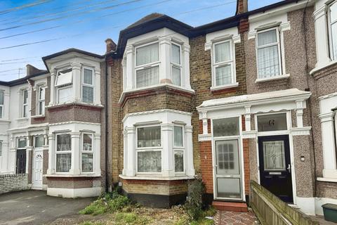 3 bedroom terraced house to rent, Henley Road, Essex IG1