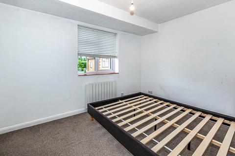 1 bedroom terraced house to rent, Rusham Road, Surrey TW20