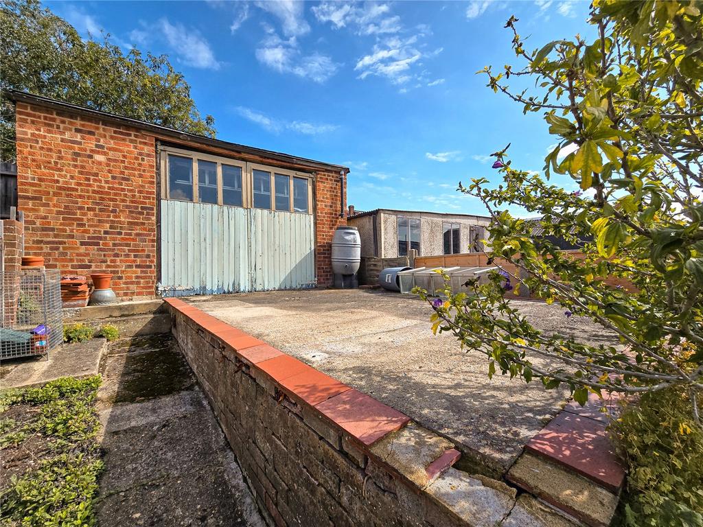 Garage & Rear Access