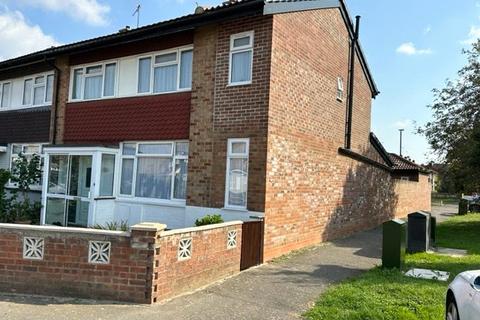 3 bedroom end of terrace house to rent, Parlaunt Road, Berkshire SL3