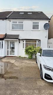 5 bedroom end of terrace house to rent, Chalgrove Crescent, Ilford IG5