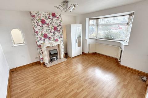 5 bedroom end of terrace house to rent, Chalgrove Crescent, Ilford IG5