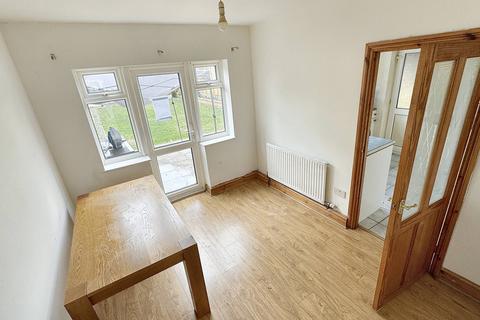 5 bedroom end of terrace house to rent, Chalgrove Crescent, Ilford IG5