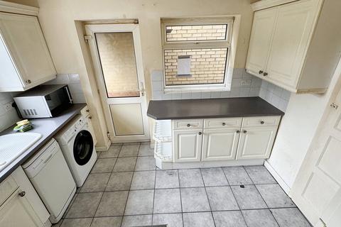 5 bedroom end of terrace house to rent, Chalgrove Crescent, Ilford IG5