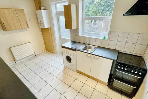 2 bedroom terraced house to rent, Lancaster Avenue, Barking IG11