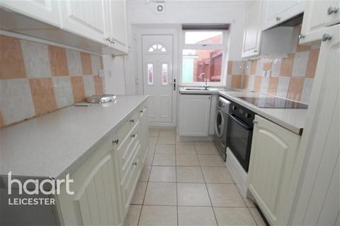 3 bedroom end of terrace house to rent, Langley Walk