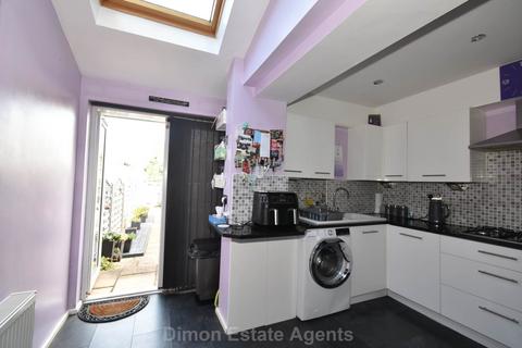 3 bedroom end of terrace house for sale, Queens Road, Gosport