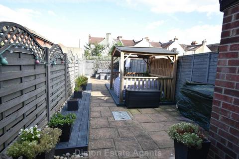 3 bedroom end of terrace house for sale, Queens Road, Gosport