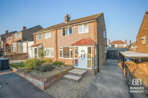 3 bedroom semi-detached house to rent, North Dene, Chigwell