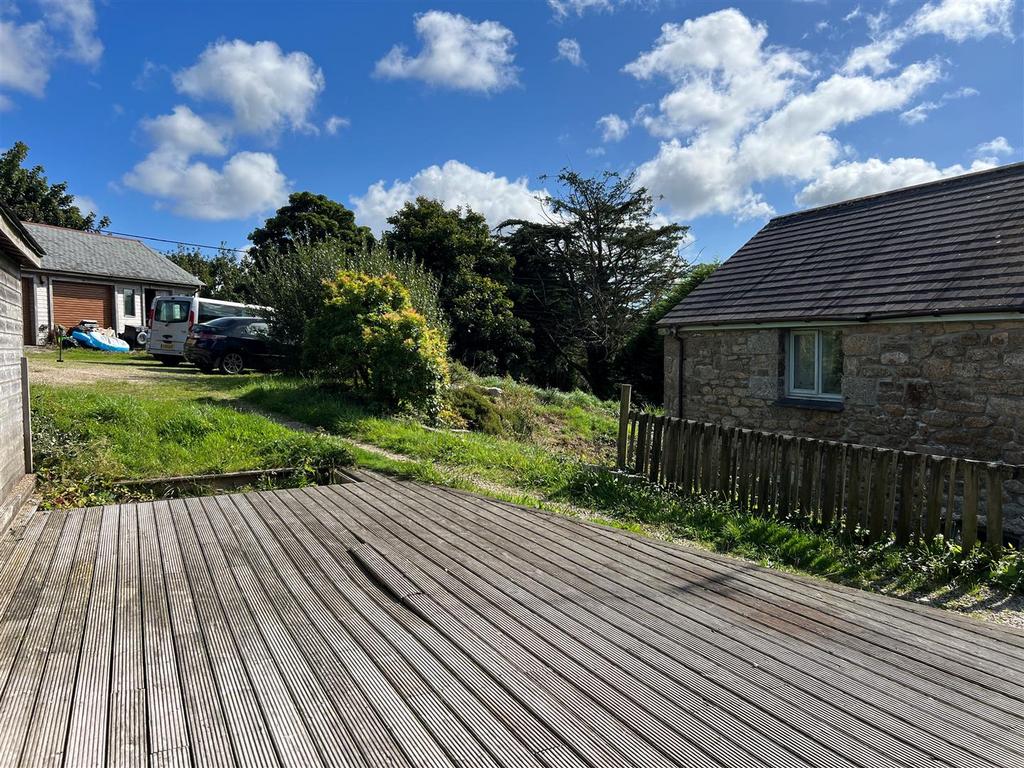 Garage, Garden &amp; Views