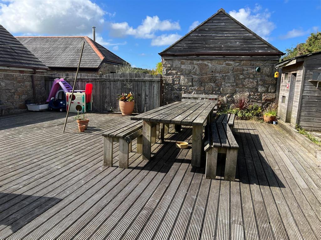 Garage, Garden &amp; Views