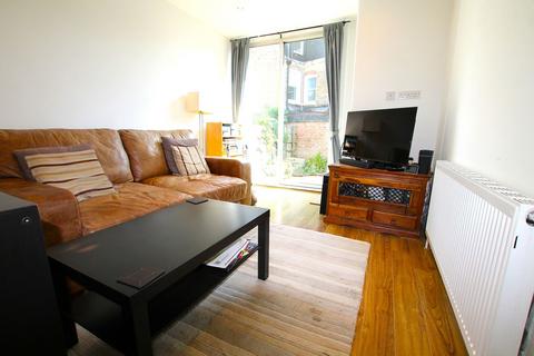 2 bedroom ground floor flat for sale, Barrett Road, London E17