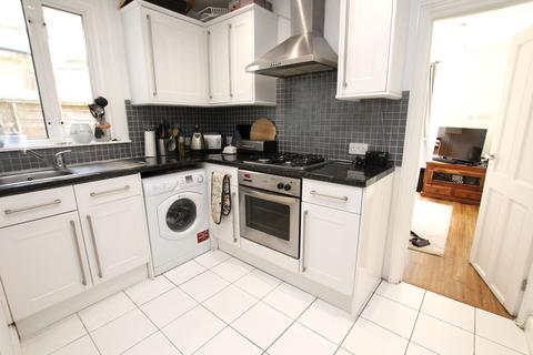 2 bedroom ground floor flat for sale, Barrett Road, London E17