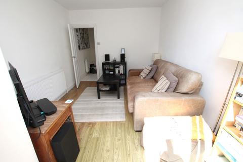 2 bedroom ground floor flat for sale, Barrett Road, London E17