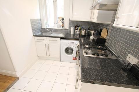 2 bedroom ground floor flat for sale, Barrett Road, London E17