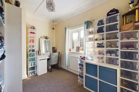 11 Ashgrove Avenue, Gloucester, GL4 4NE