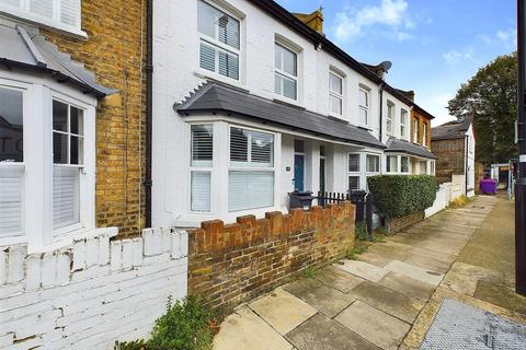 2 bedroom terraced house to rent, Thornbury Road, Isleworth