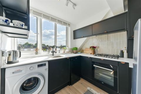 1 bedroom apartment for sale, Cleaveland Road, Surbiton