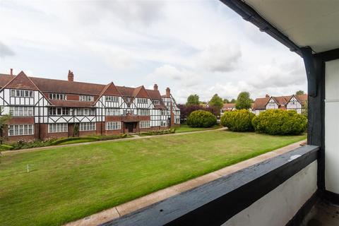 3 bedroom flat to rent, Oxford Court, North Ealing