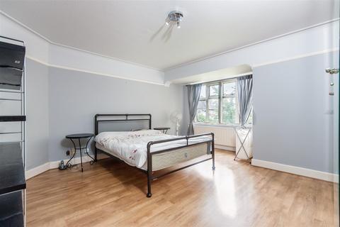 3 bedroom flat to rent, Oxford Court, North Ealing