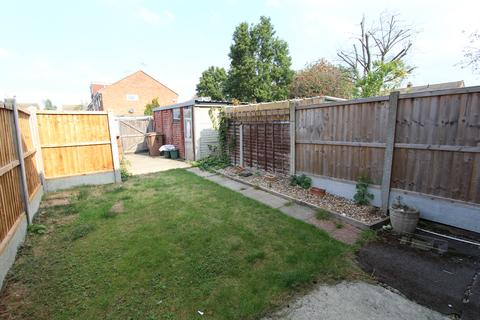 3 bedroom terraced house to rent, Moss Path, Chelmsford